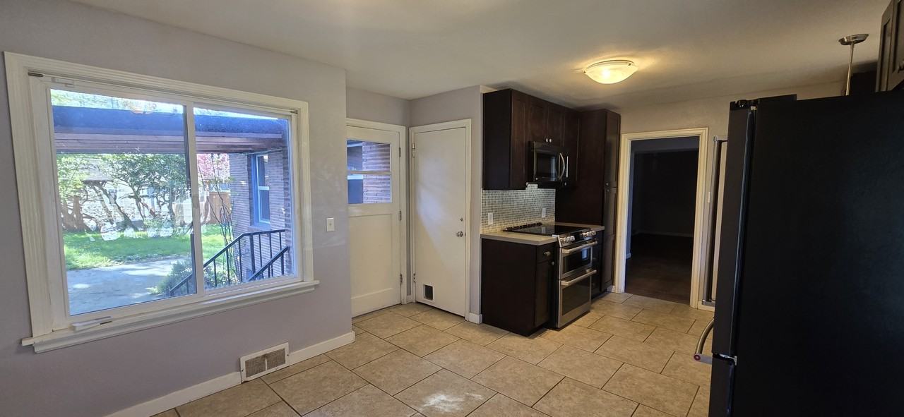 10407 64th Ave S #1 - Photo 6 of 27