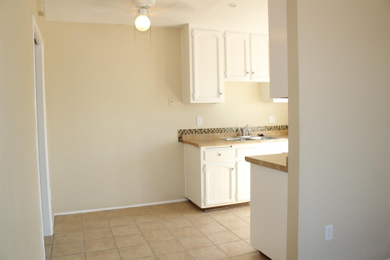 4137 Chamoune Ave #D - Photo 5 of 10