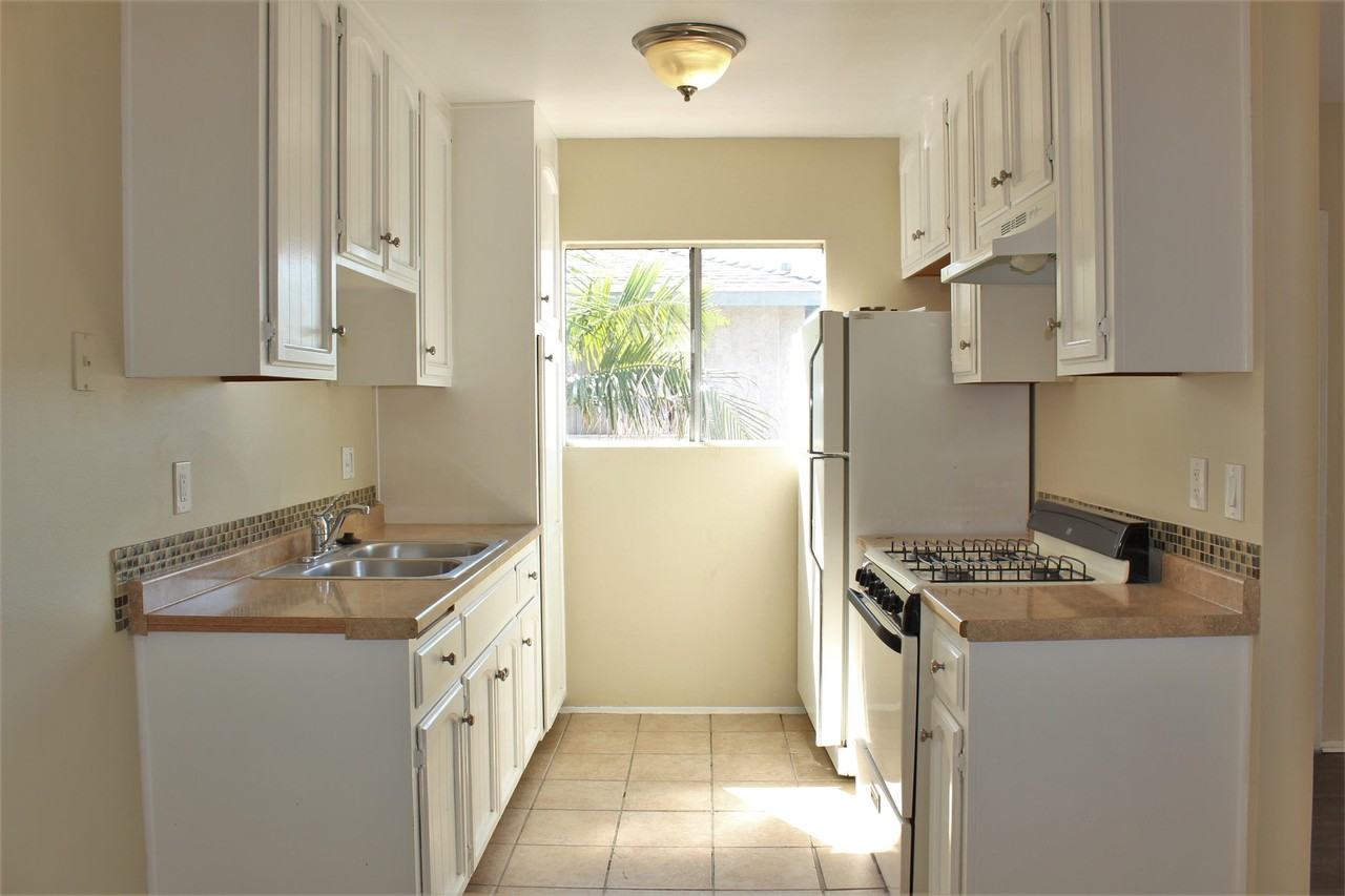 4137 Chamoune Ave #D - Photo 6 of 10