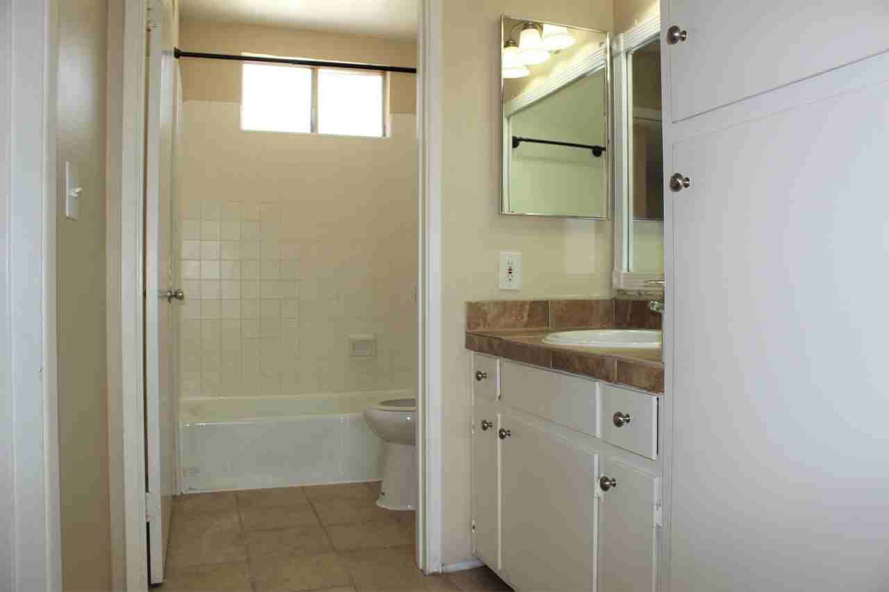 4137 Chamoune Ave #D - Photo 7 of 10