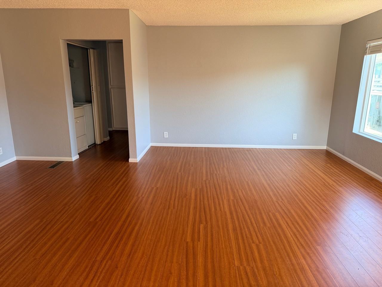 433 Autumn Dr #1 - Photo 2 of 30