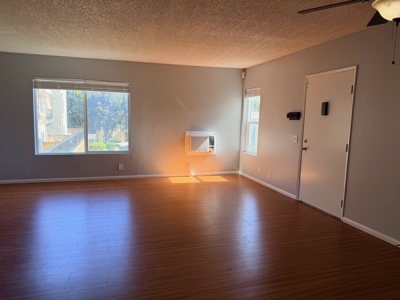 433 Autumn Dr #1 - Photo 3 of 30