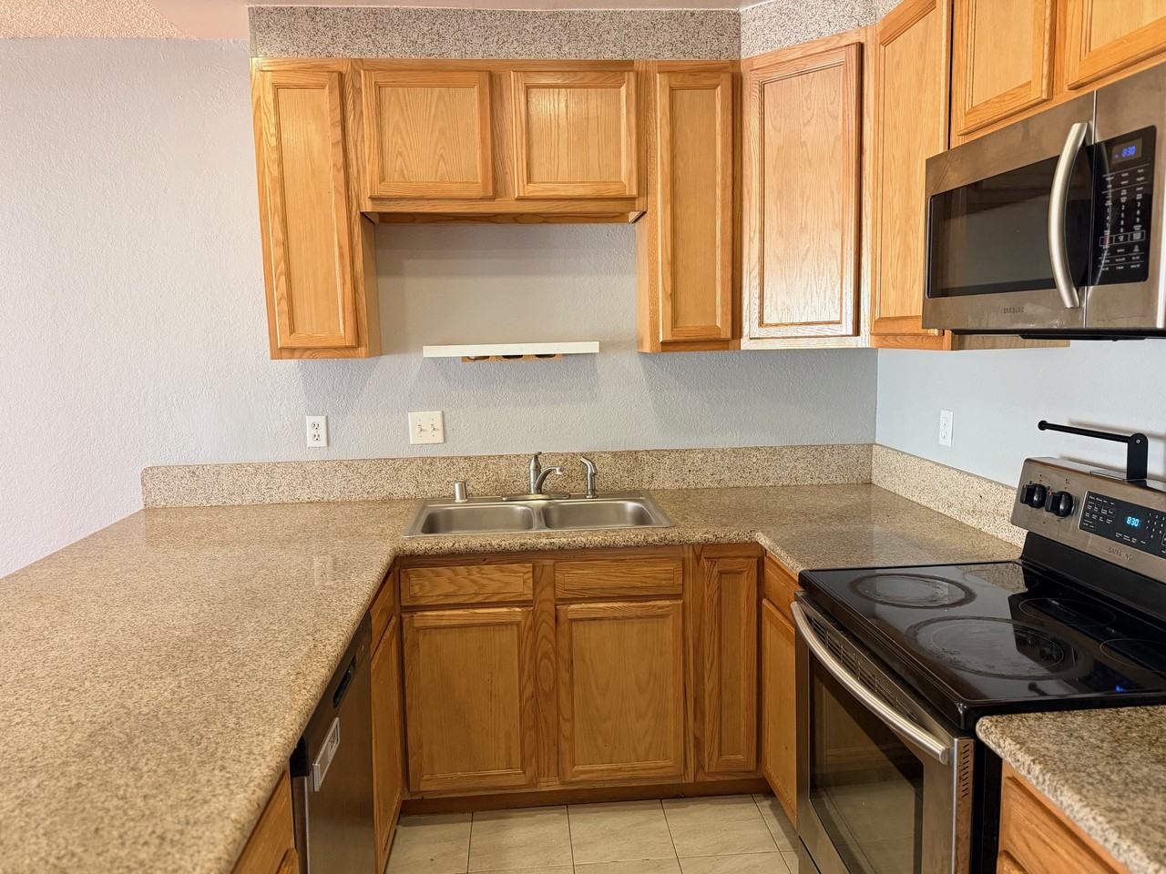 433 Autumn Dr #1 - Photo 6 of 30