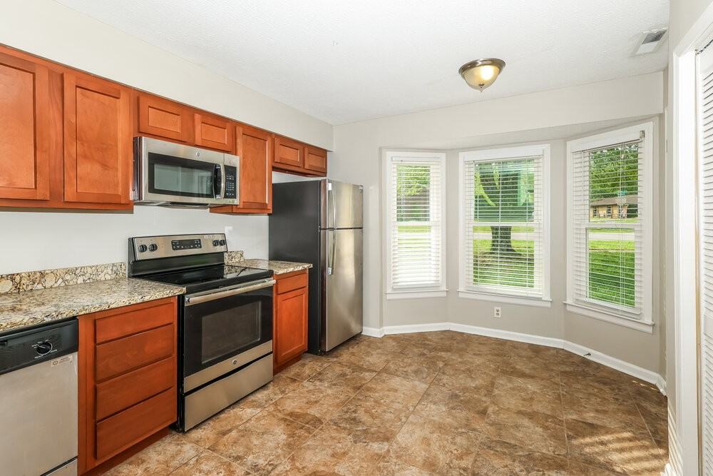 7900 Rochelle Rd - Photo 6 of 16