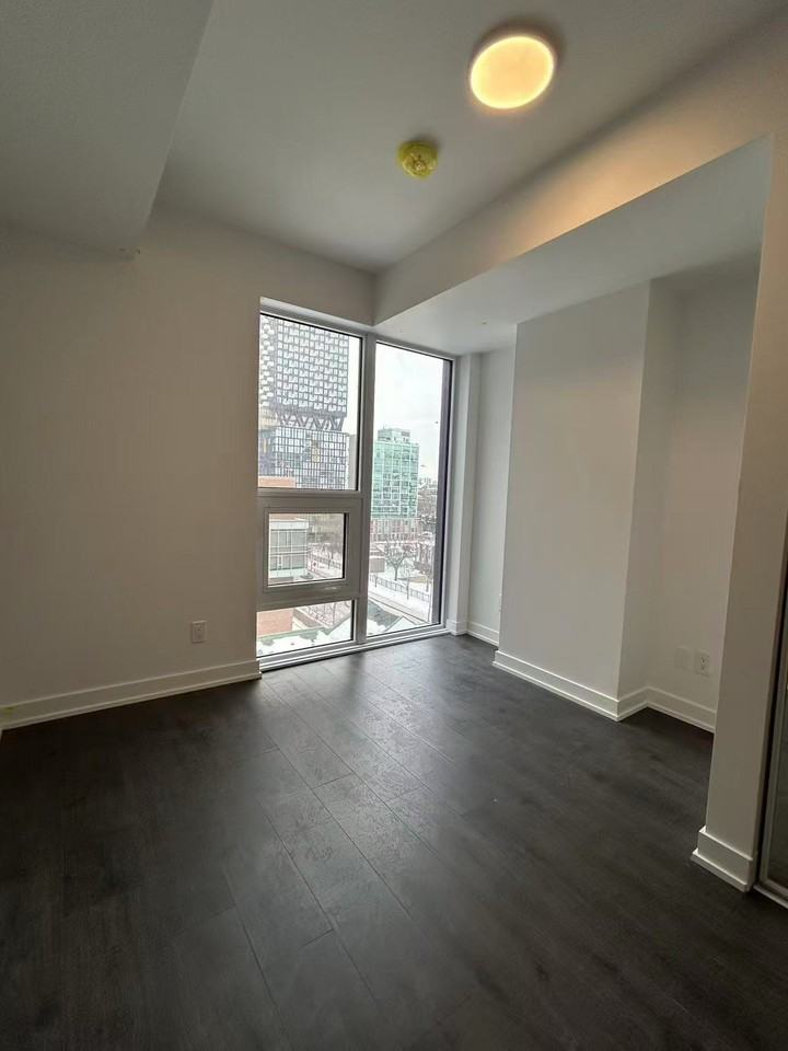 100 Queen Street West #903 - Photo 4 of 5
