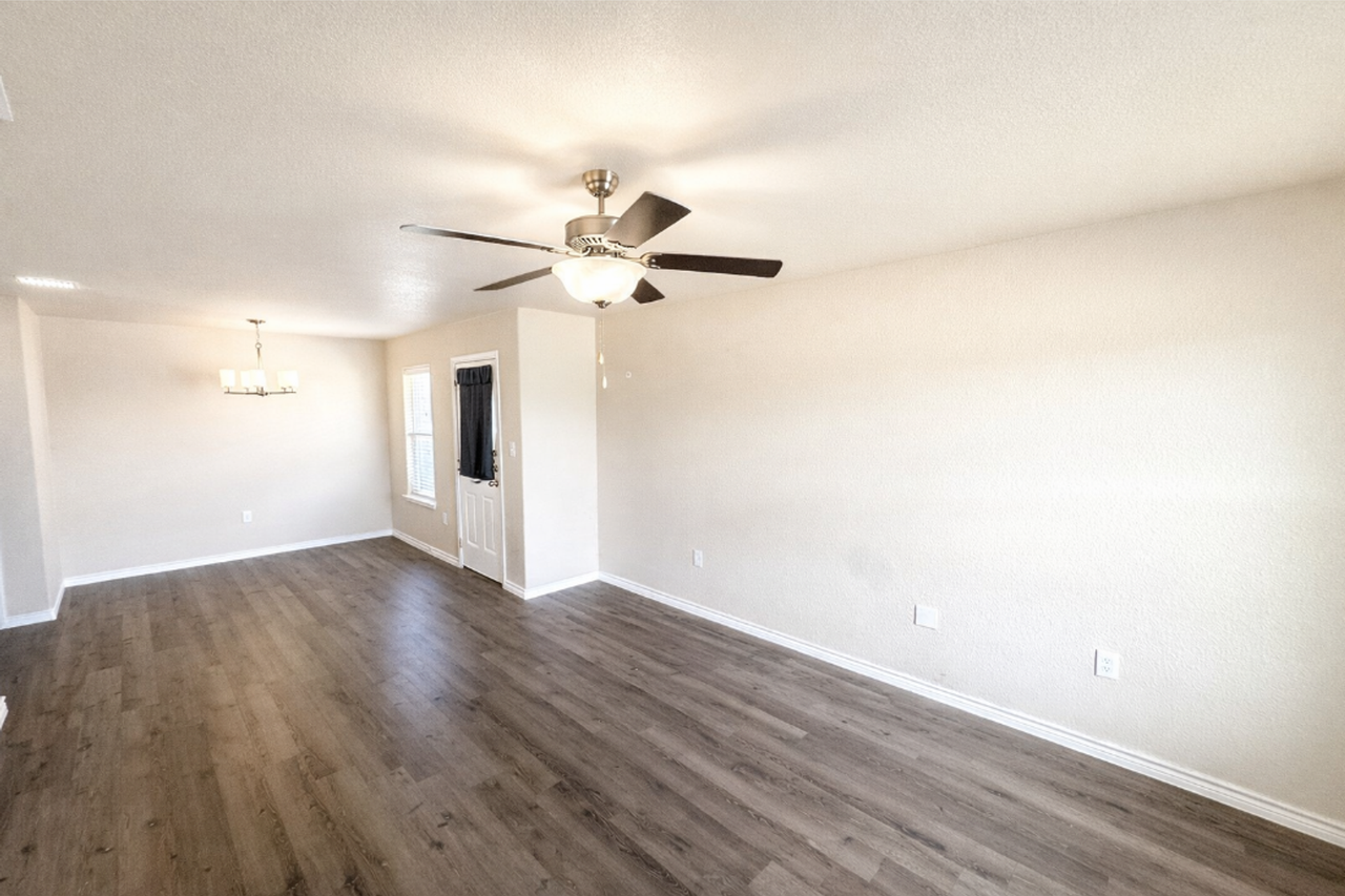 1018 Zora Dr #B - Photo 4 of 15