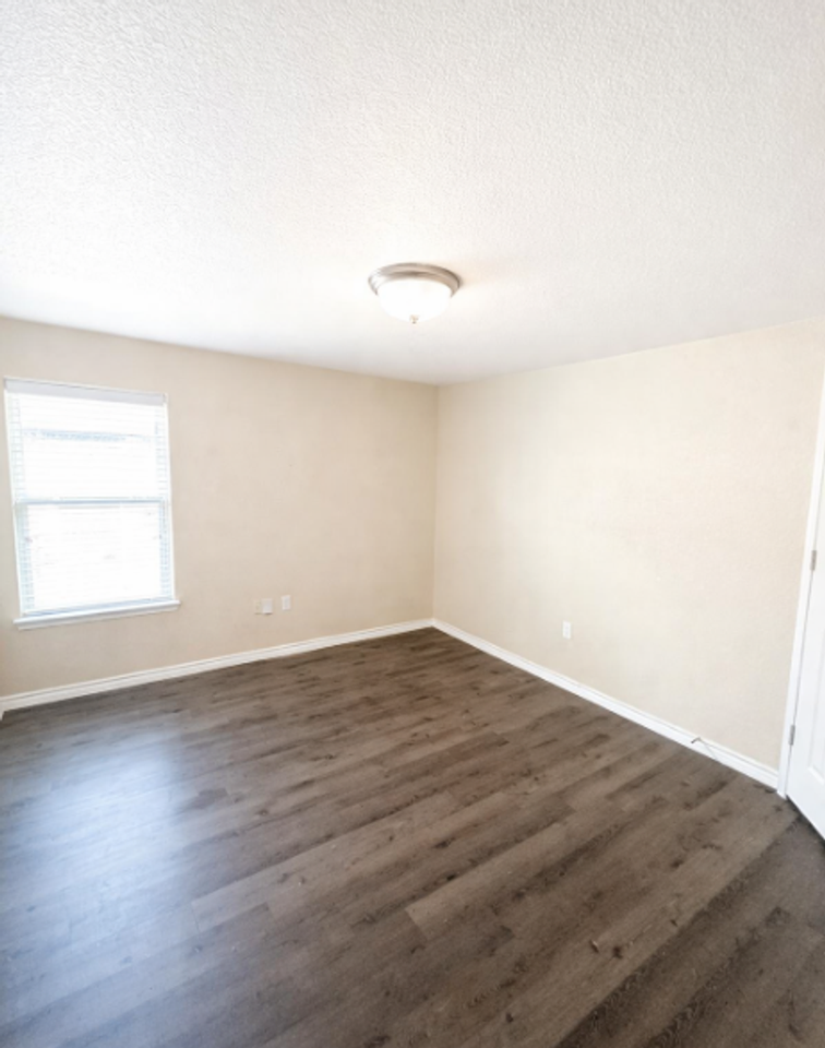 1018 Zora Dr #B - Photo 6 of 15