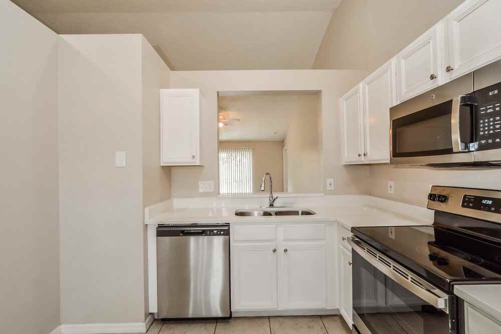 3229 New Mexico Ct - Photo 7 of 16