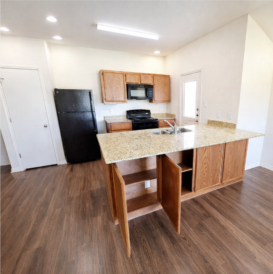 3109 Ochiltree Dr #B - Photo 4 of 14