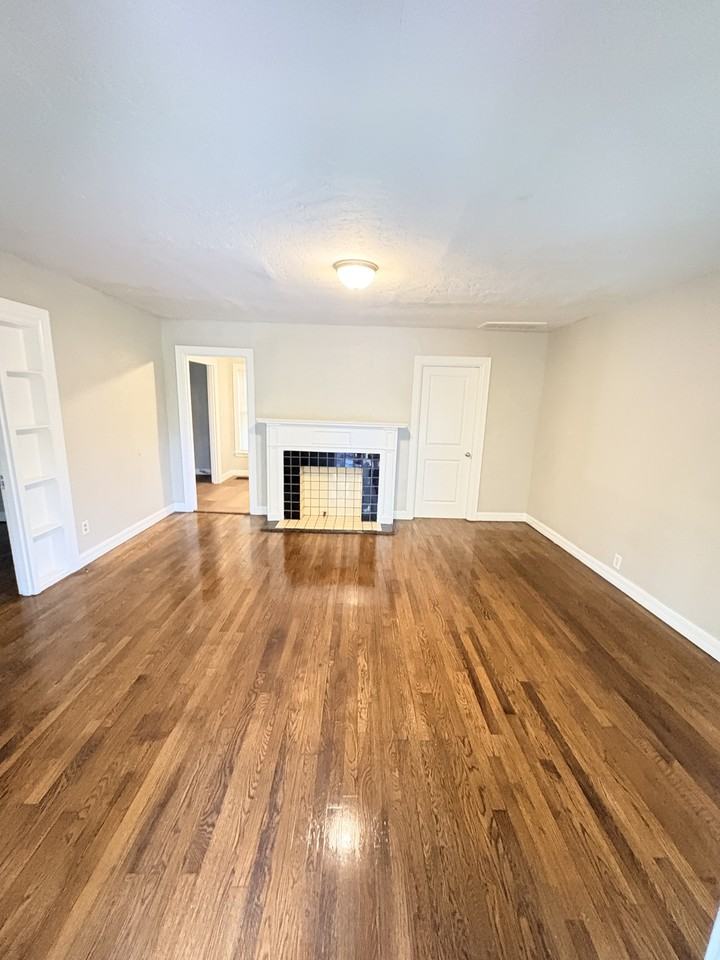 1718 8th St #1 - Photo 2 of 8