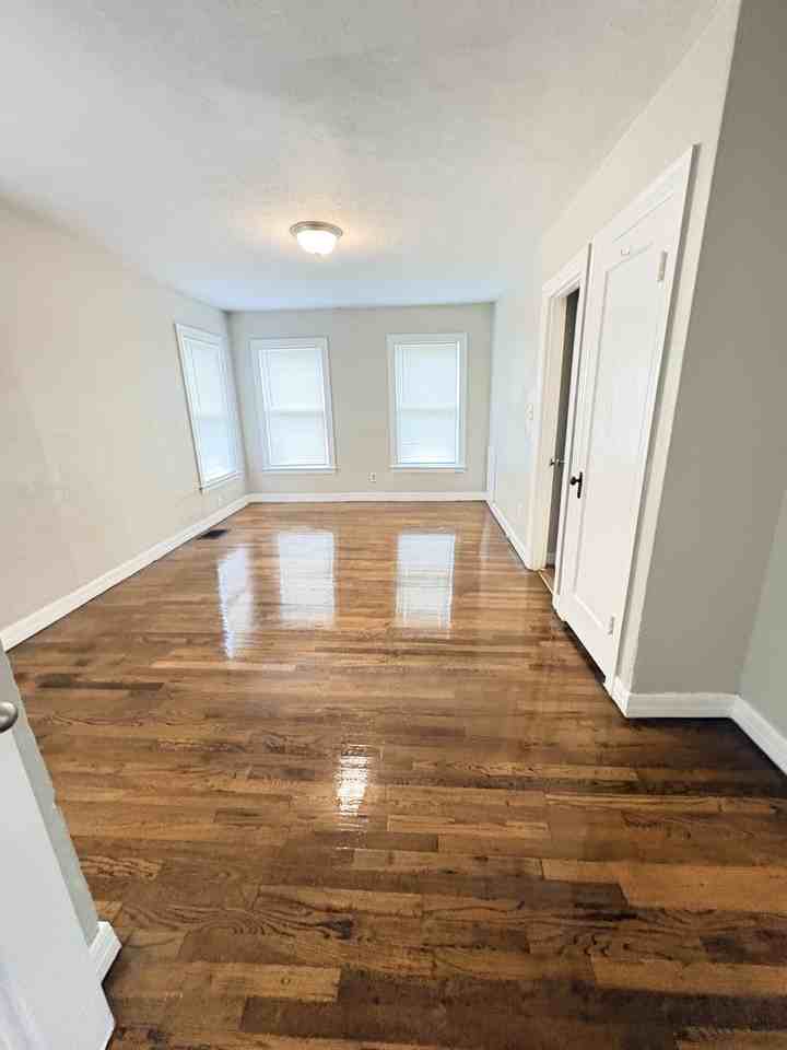 1718 8th St #1 - Photo 3 of 8