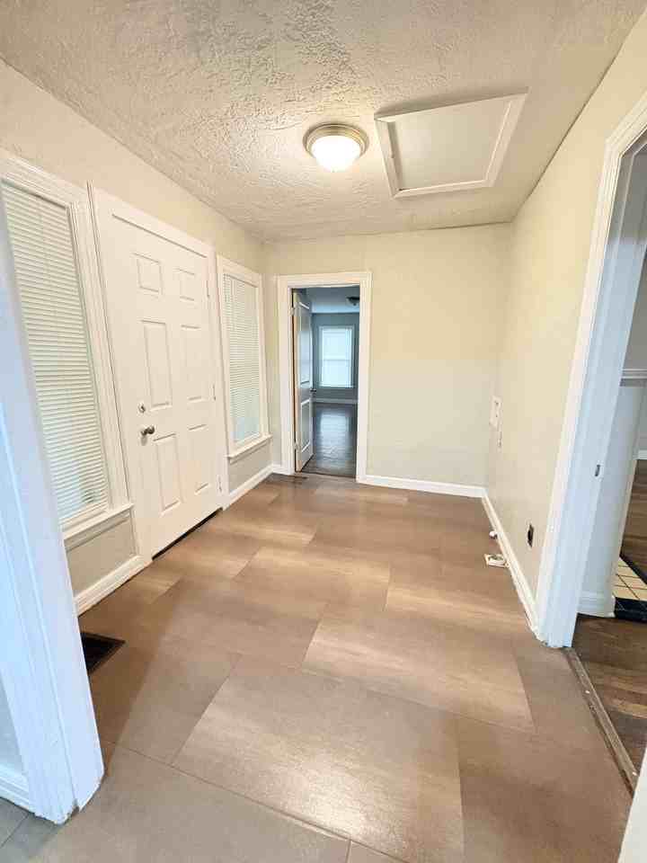 1718 8th St #1 - Photo 6 of 8