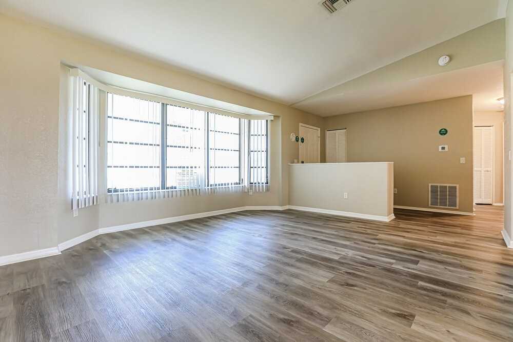 1486 Song St - Photo 4 of 16