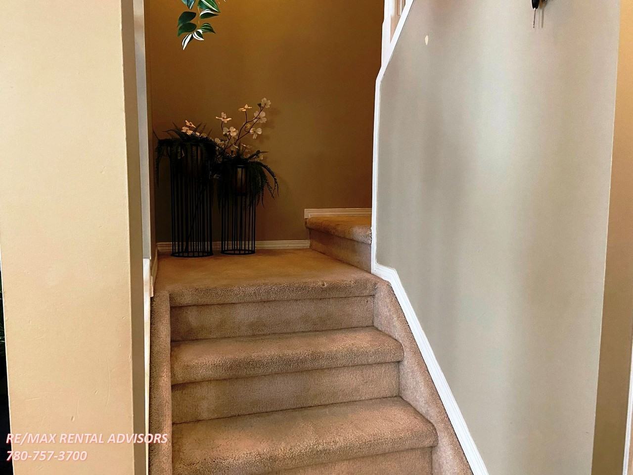 4350 23 St Nw - Photo 6 of 24