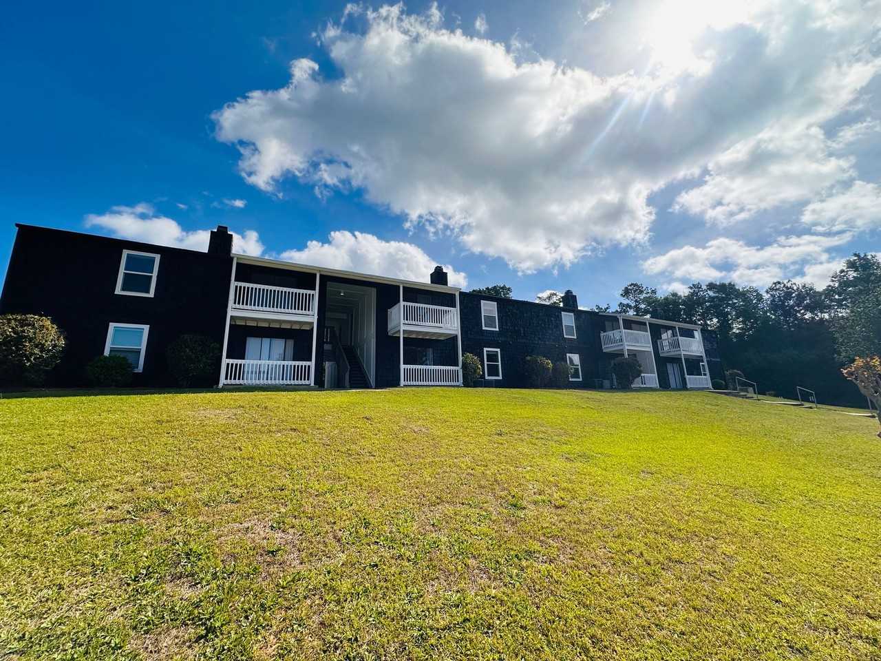 East Gate Apartments - Photo 4 of 33