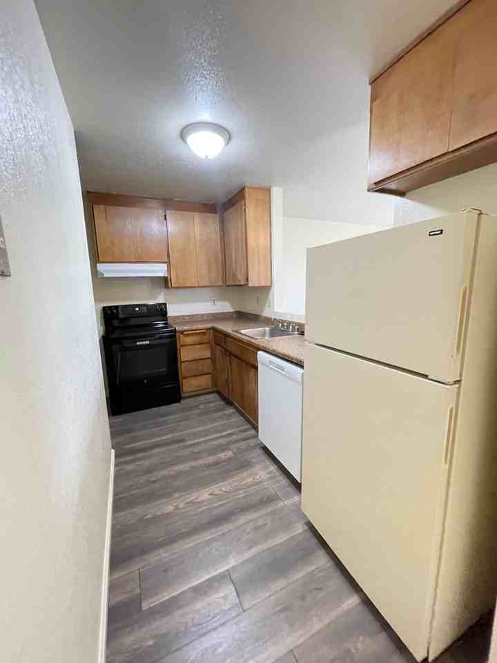 Lake View Apartments - Photo 4 of 7