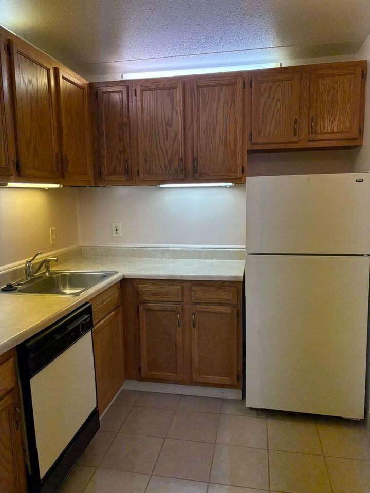 The Racquet Club Apartments - Photo 3 of 50