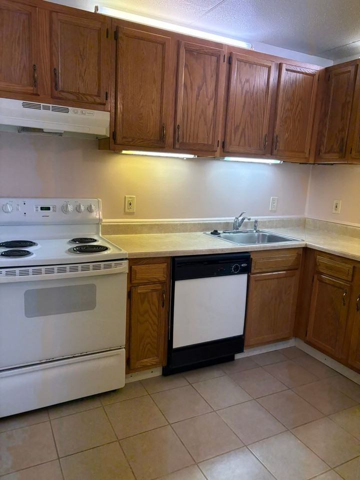 The Racquet Club Apartments - Photo 4 of 50