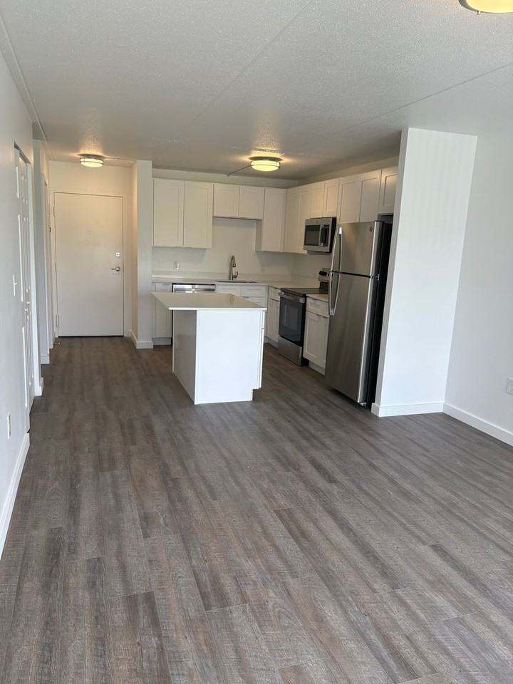 The Racquet Club Apartments - Photo 2 of 10