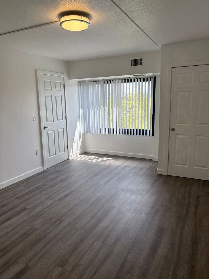 The Racquet Club Apartments - Photo 3 of 10