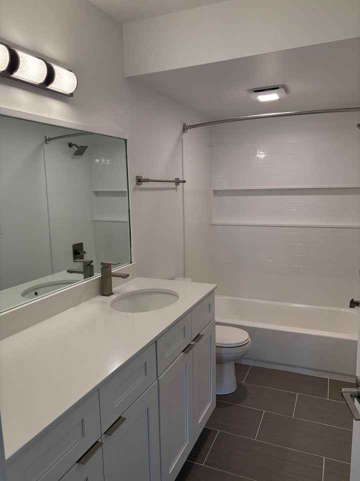 The Racquet Club Apartments - Photo 4 of 10