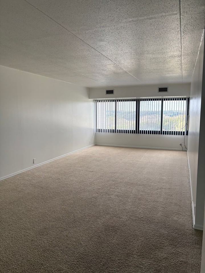 The Racquet Club Apartments - Photo 5 of 10