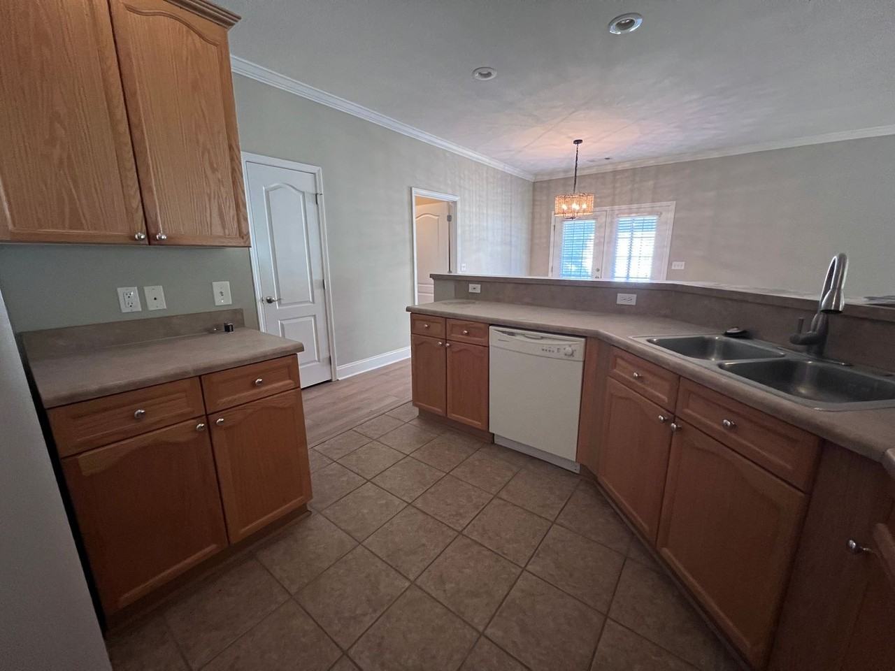 1618 Professional Pkwy - Photo 7 of 26