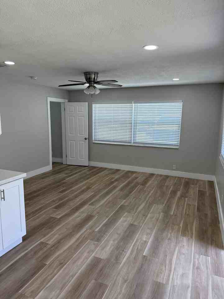 1122 Ne 16th Pl #1 - Photo 2 of 6