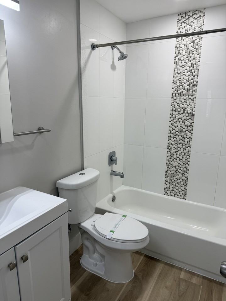 1122 Ne 16th Pl #1 - Photo 3 of 6