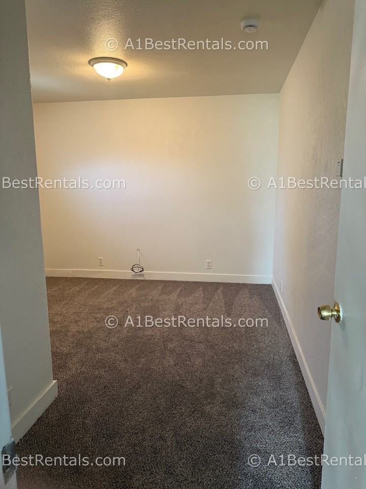 1905 John St #1 - Photo 3 of 10