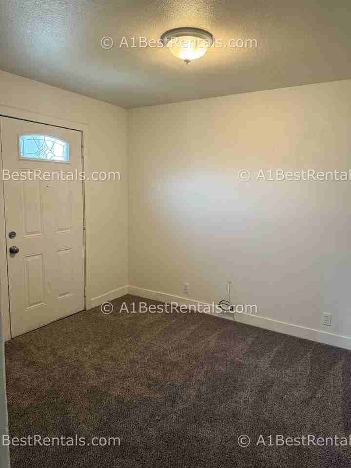 1905 John St #1 - Photo 4 of 10