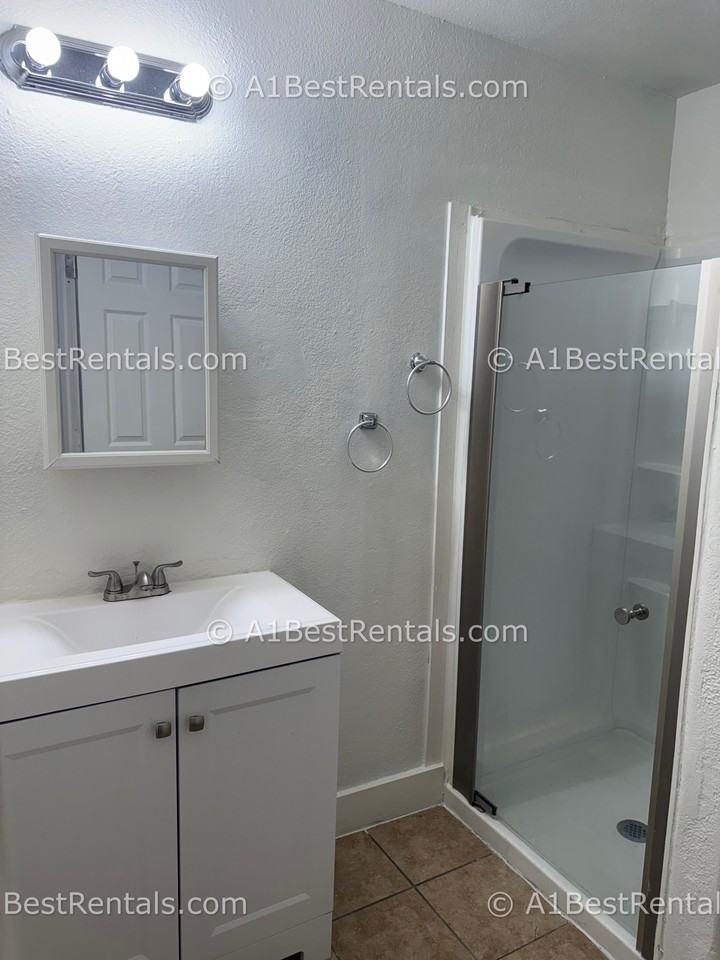 1905 John St #1 - Photo 5 of 10