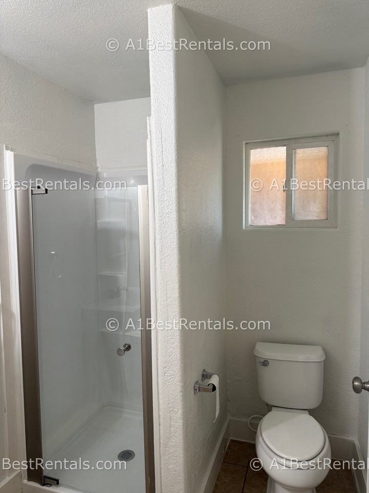 1905 John St #1 - Photo 6 of 10