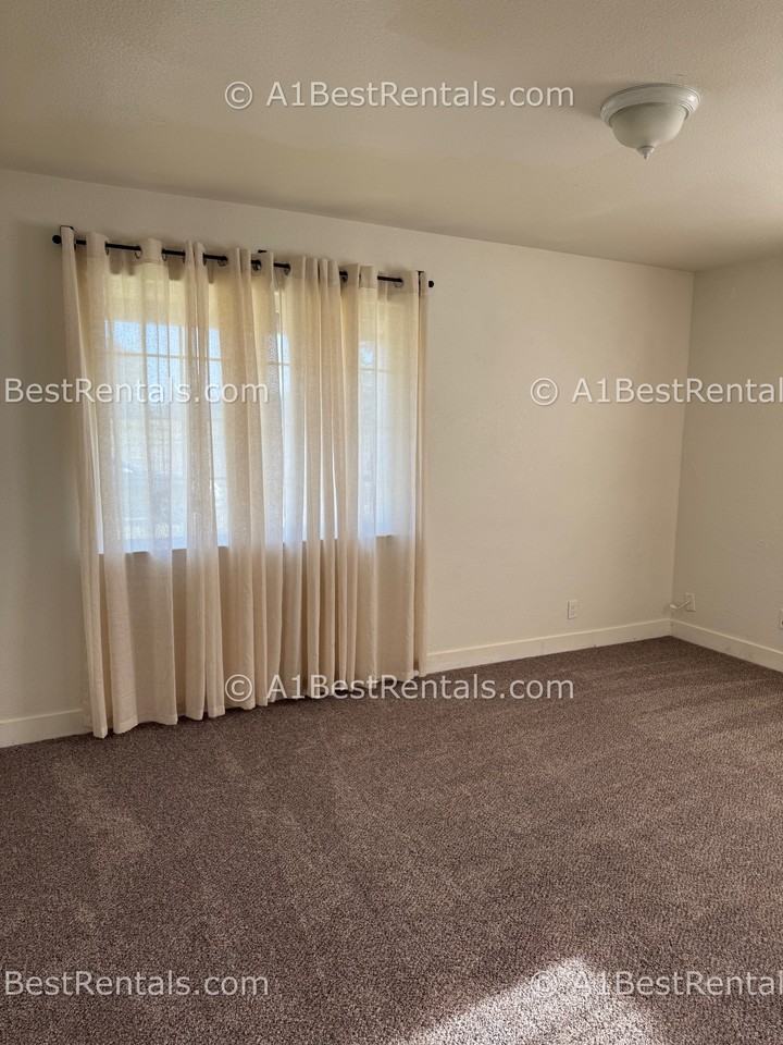 1905 John St #1 - Photo 7 of 10