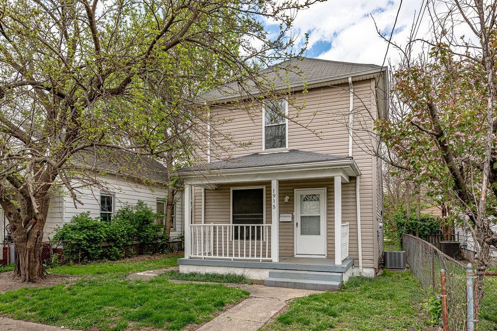 1915 Woodlawn Ave #1 - Photo 2 of 28