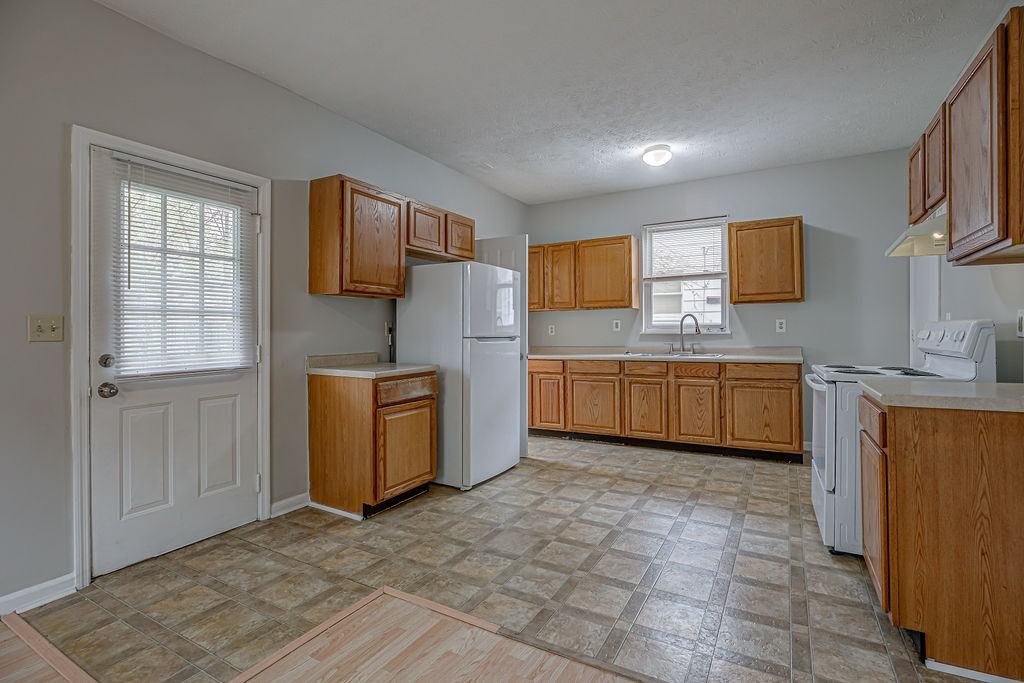 1915 Woodlawn Ave #1 - Photo 3 of 28