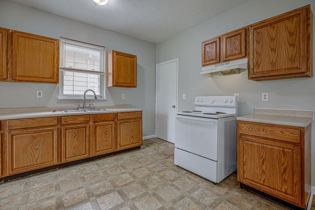 1915 Woodlawn Ave #1 - Photo 5 of 28