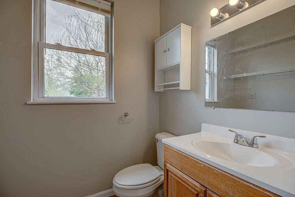 1915 Woodlawn Ave #1 - Photo 6 of 28