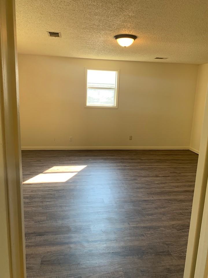 109 White Oak St #1 - Photo 5 of 10