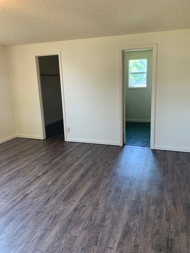 109 White Oak St #1 - Photo 6 of 10