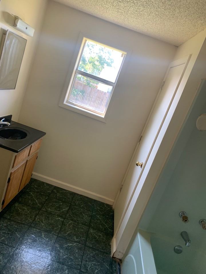 109 White Oak St #1 - Photo 7 of 10