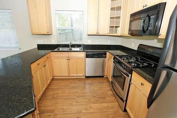 1719 Sylvan Dr #B - Photo 5 of 26