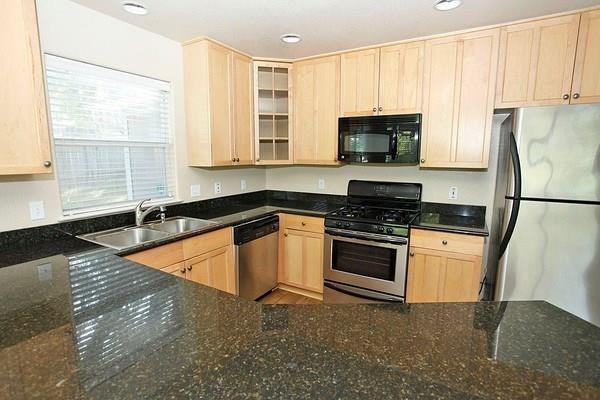 1719 Sylvan Dr #B - Photo 6 of 26