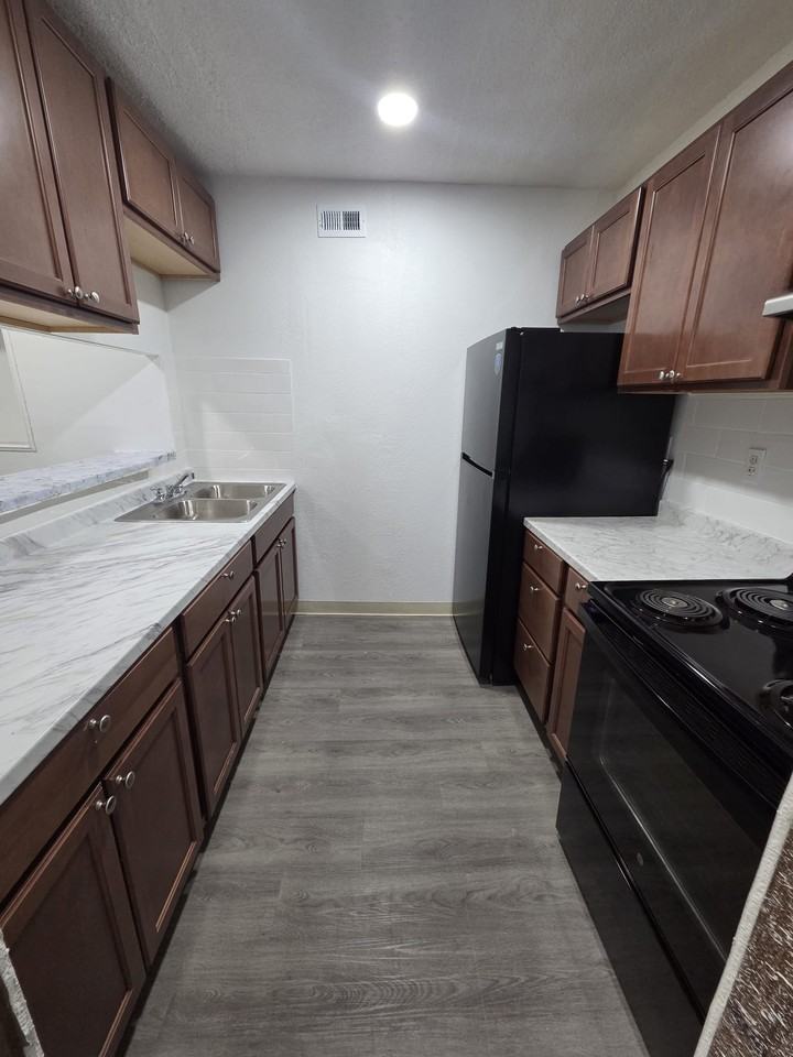 13725 SUSAN KAY DRIVE45-D #45D - Photo 5 of 8