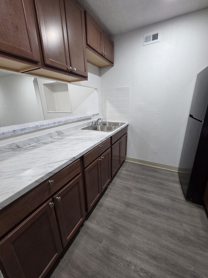 13725 SUSAN KAY DRIVE17-B #17B - Photo 3 of 8