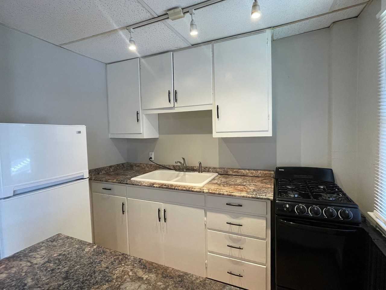 611-615 N Cascade - Photo 6 of 31