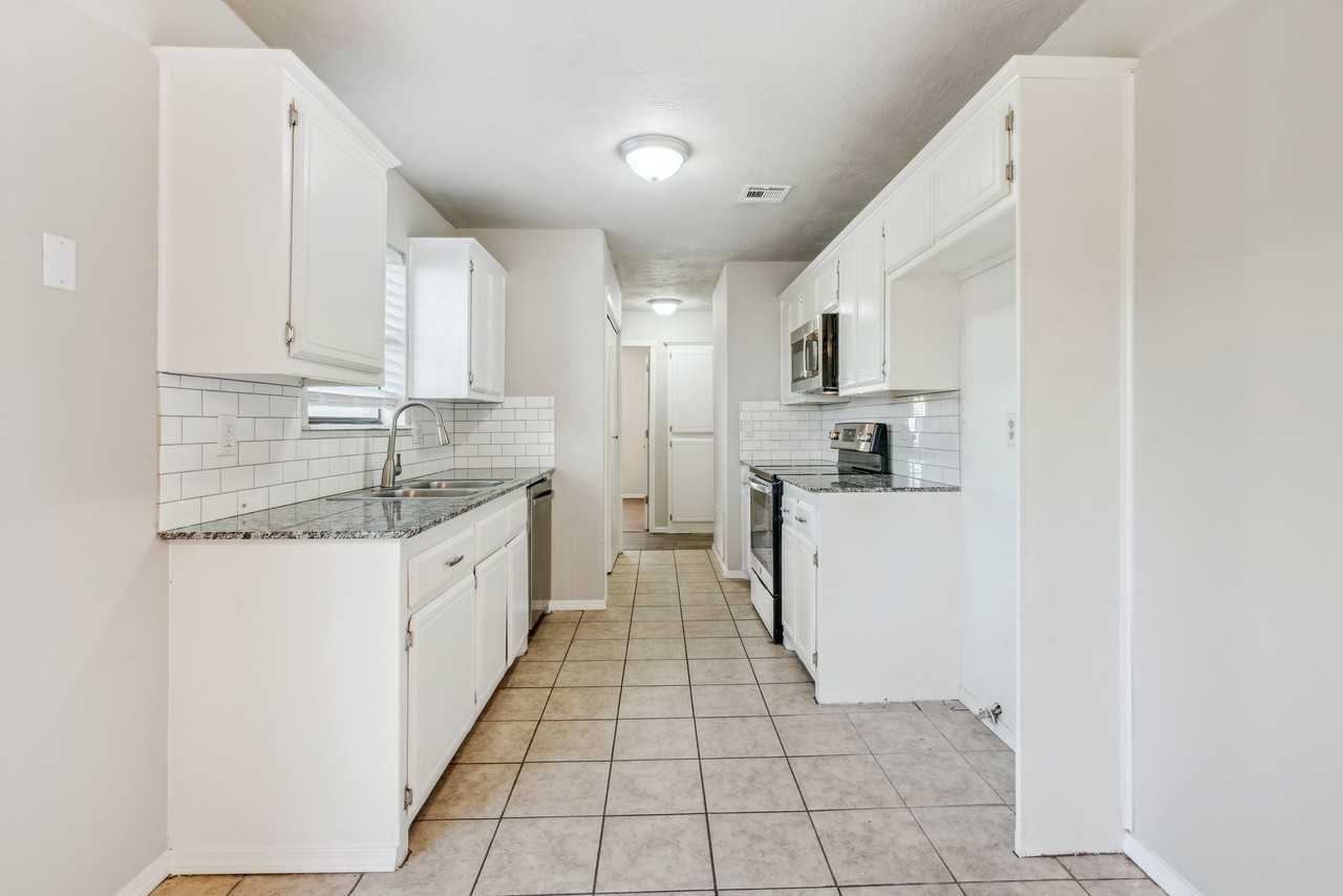 12225 Sw 14th St #1 - Photo 4 of 14