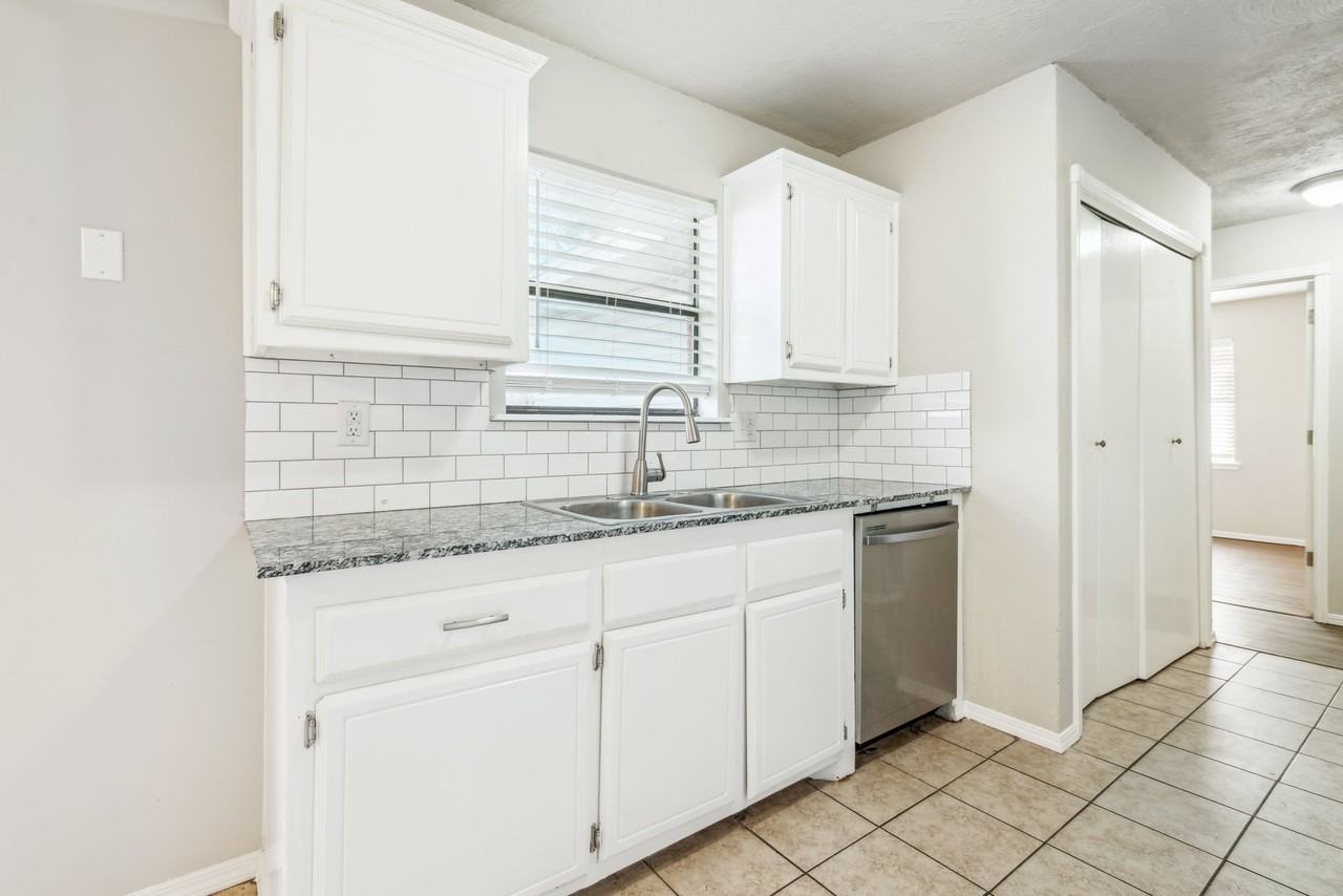 12225 Sw 14th St #1 - Photo 5 of 14