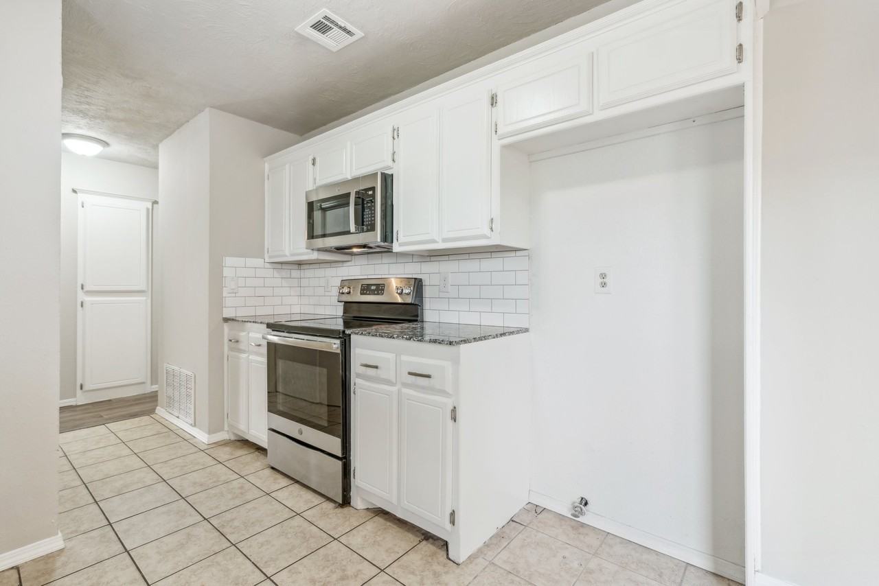 12225 Sw 14th St #1 - Photo 6 of 14