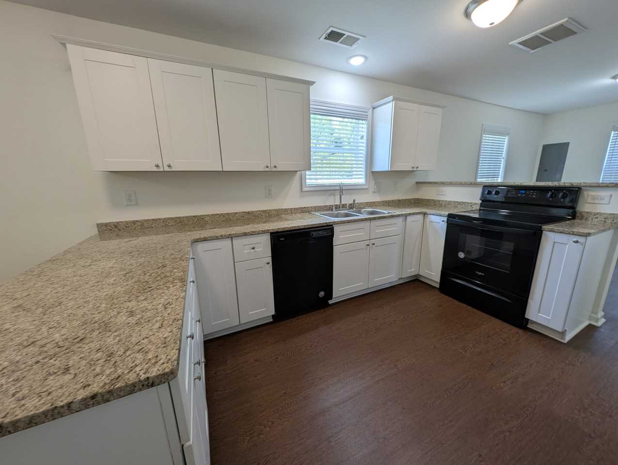 426 W 4th St #1 - Photo 5 of 19